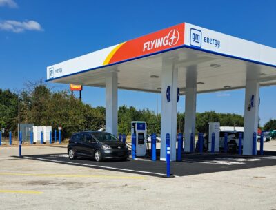 Bornes de recharge : au 1er janvier 2027, la carte bancaire devient obligatoire sur les bornes rapides des grands axes